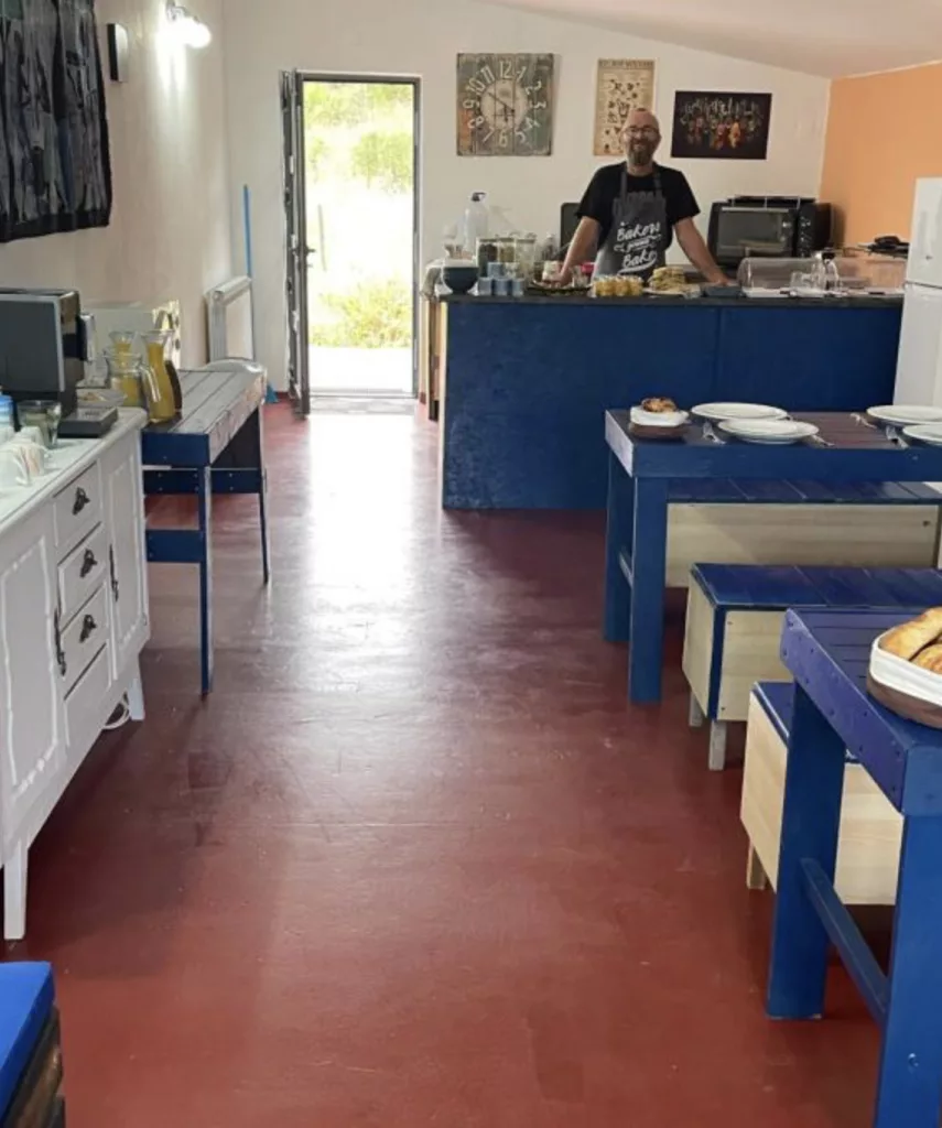 Thats-Me-serving-Breakfast